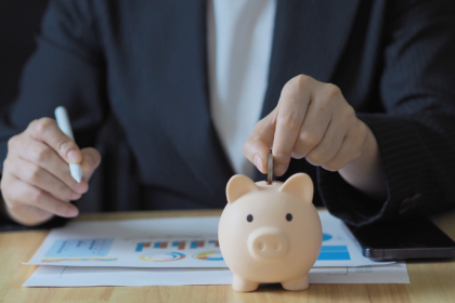 Teciomar Ábila mostra como começar a investir com apenas R$ 100 usando 7 estratégias práticas!