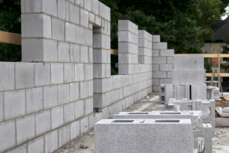 Diferença entre alvenaria estrutural e vedação: Qual é o impacto no custo e no prazo? Entenda como essa decisão influencia a eficiência da obra com a análise de Valderci Malagosini Machado.