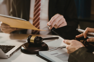 Formação intelectual ampla e excelência na atuação jurídica contemporânea como diferencial na prática jurídica atual. Texto de Hebron Costa Cruz de Oliveira.