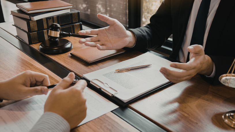 A formação intelectual ampla e excelência na atuação jurídica contemporânea contribui para decisões mais estratégicas e seguras. Conteúdo de Hebron Costa Cruz de Oliveira.